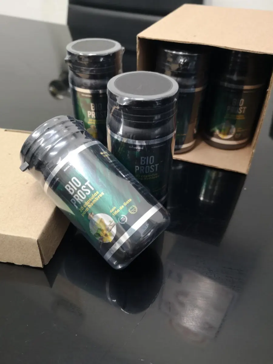 Frascos de Bio Prost junto a una caja de cartón
